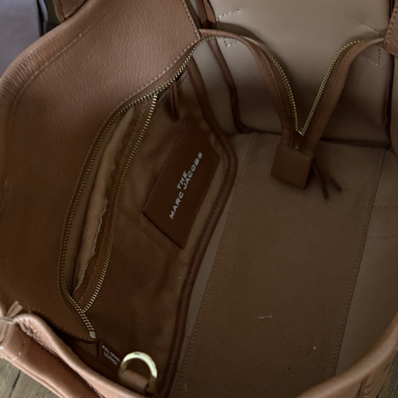 Marc Jacobs The Leather Medium Tote Bag - Picture 6 of 7